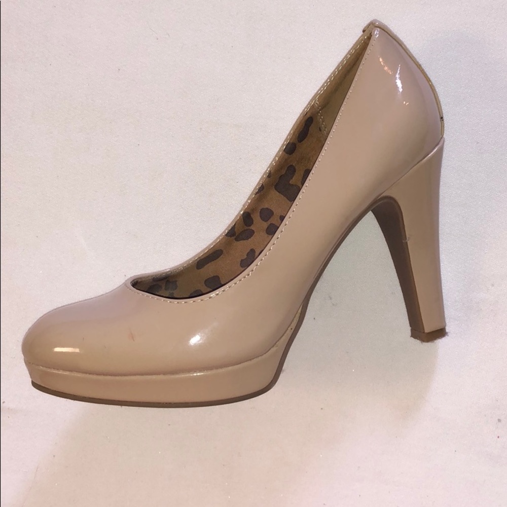 Unlisted nude pumps